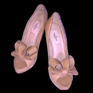 HOST PICK! X2! 💋Gorgeous Valentino bow heels